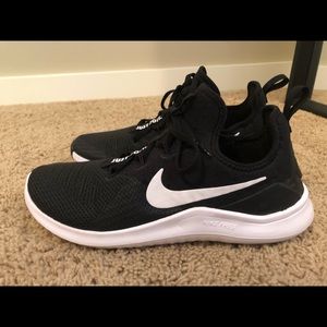 Sz 9 Women's Black Nike Trainer